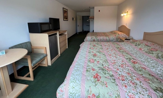 Renault Apartment | Cozy Petite King + Queen Suite in a Friendly Town!