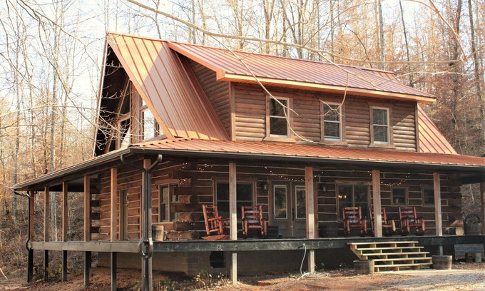 Linden Cabin | Cozy pine log cabin
