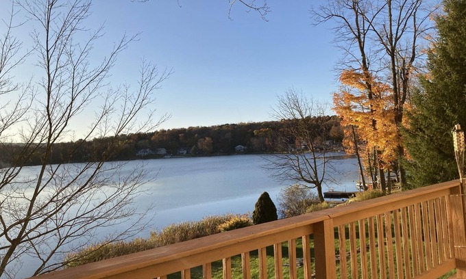 Mt Cobb House | Cozy Pocono Lakefront Mid-Term Vacation Rental near Scranton. 30+ days only!