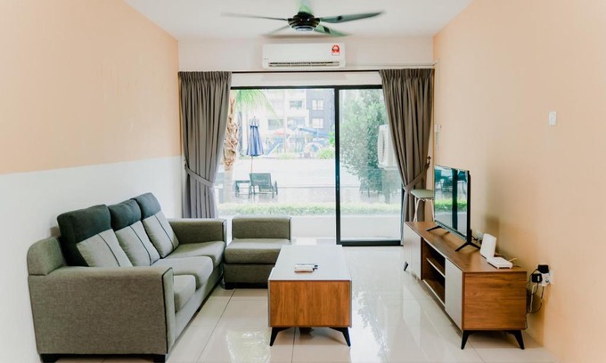 Kampung Kuala Pari Apartment | Cozy pool side condo 7-8pax 2min to Aeon