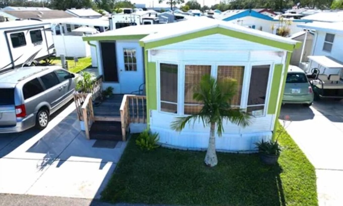 Largo House | Cozy, pool view one bdrm. home + fitness room + pickleballnOFF SEASON RATES