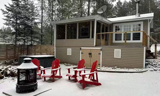 Mauricie Ski Chalet | Cozy private waterfront, fireplaces, SPA for 5 people pets welcome!