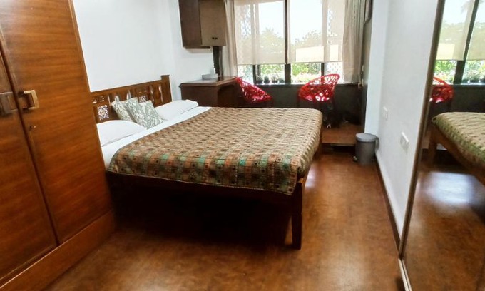 Ranwar Apartment | Cozy Private AC Studio by the Sea Bandstand Bandra W Mumbai nr Taj Lands End