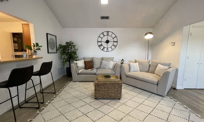 Carrollton House | Cozy & Private Boho Style 2 Bed 2 Bath Home