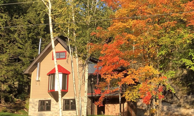 Val-des-Monts Cottage | Cozy Private Cottage steps from Lac Dodds w/Sauna -55 mins from Downtown Ottawa