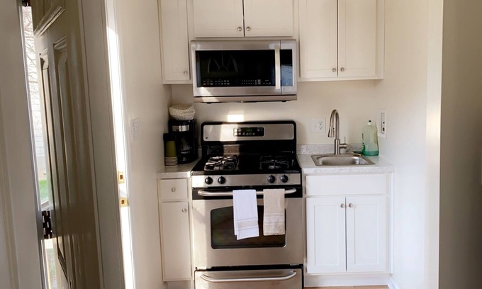 Wheaton-Glenmont House | Cozy private place with jacuzzi