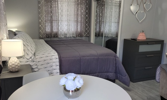 Town N County Park Apartment | Cozy Private Room Close to Everything