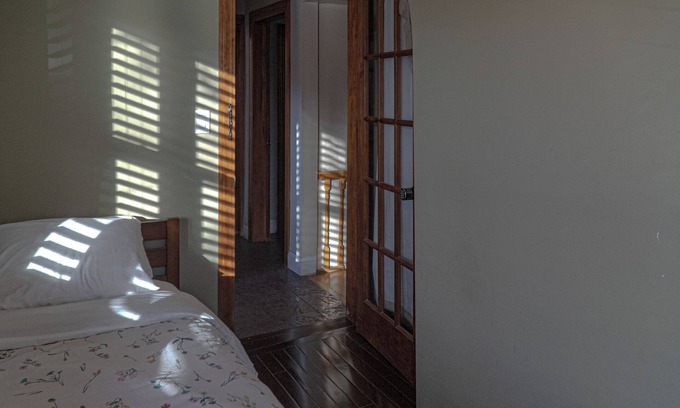 Murray Hill House | Cozy private room in Bayside walk to LIRR
