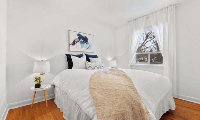 Briar Hill - Belgravia House | Cozy Private Room in Forest Hill | Second Floor | 28+ Day Stays Only