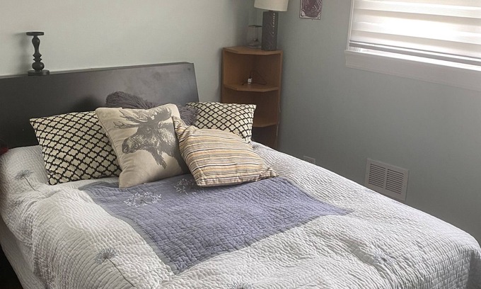 Lake Zurich House | Cozy private room with queen bed in Lake Zurich.