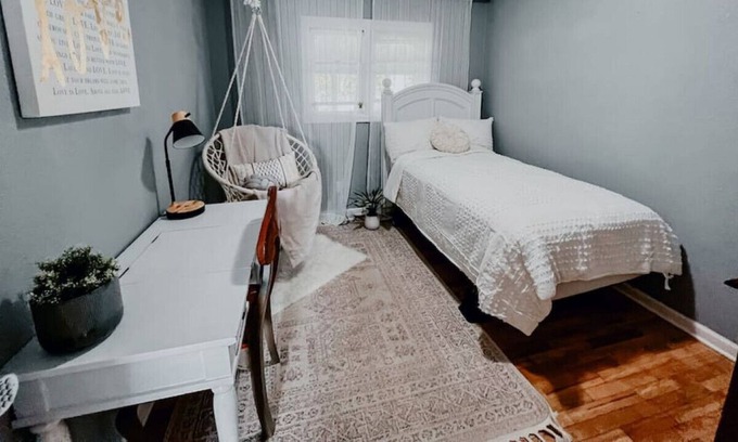 Eastwood House | COZY private room with hanging chair parking and kitchen
