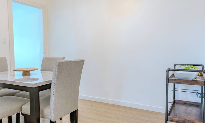 Downtown Riverside House | Cozy, Private &Safe 1Bed Home - 2 min from DTR&UCR