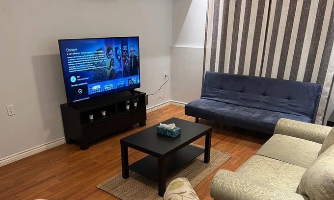Lakeport House | Cozy Private Suite in a house with free parking