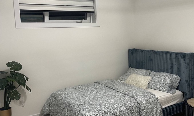 Southwest Edmonton House | Cozy private suite in SW Edmonton close to Windermere and Edmonton Airport