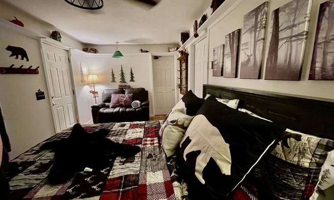 Two Harbors Apartment | Cozy Quarters- Perfect getaway in Two Harbors- also has trailer parking!