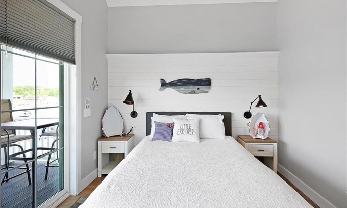 Ottawa House | Cozy Quarters Villa #228