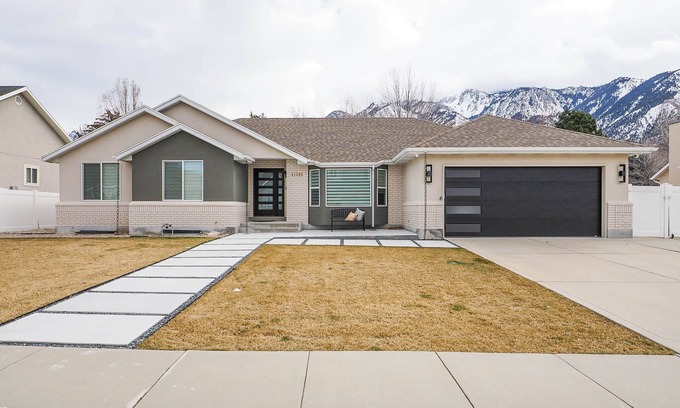 Sandy House | Cozy, Quiet East Bench Basement Apartment