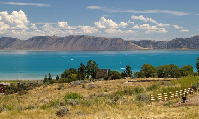 Logan House | Cozy, Quiet HomenClose to USU, Logan temple, hospital and shopping!