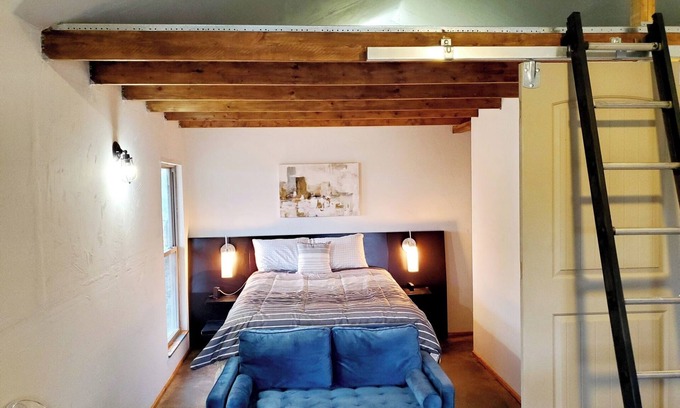 Noble Apartment | Cozy, quiet studio with AC, heat, laundry and WiFi in lovely Noble