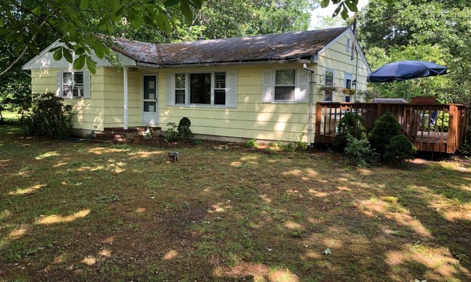 Shelter Island Heights House | Cozy Ranch five minutes from Mashomack Preserve, beaches and miniature golf.