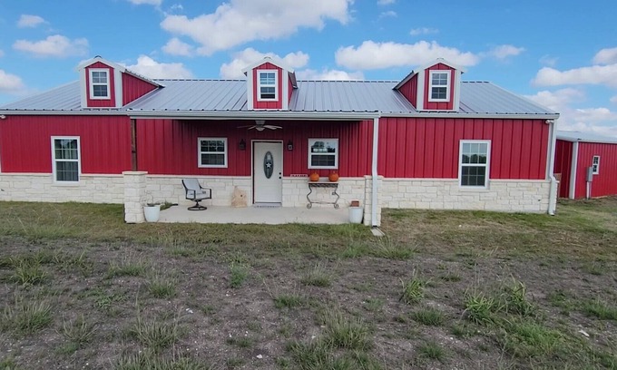 Hutto House | Cozy Ranch