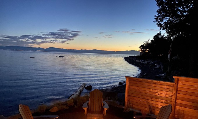 West Sechelt Cottage | Cozy remodeled oceanfront cottage