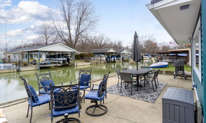 Lakeview House | Cozy Renovated Lakehouse with Boat Dock and Canal Access