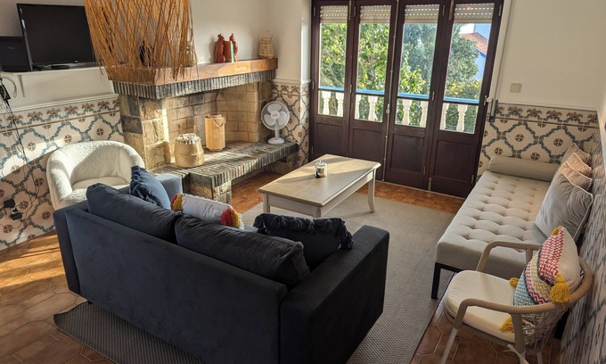 Ericeira House | Cozy Retreat 400m from the Beach (plus home gym, patio and garden)