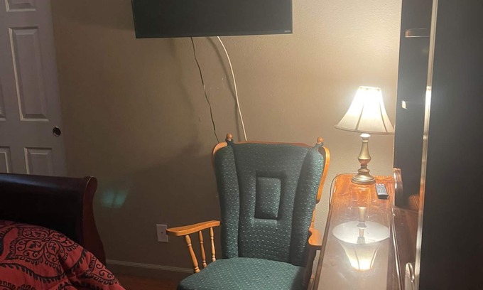Antioch House | Cozy Retreat for Travel Nurses: 1 Bedroom, 1 Bath in Charming Home!