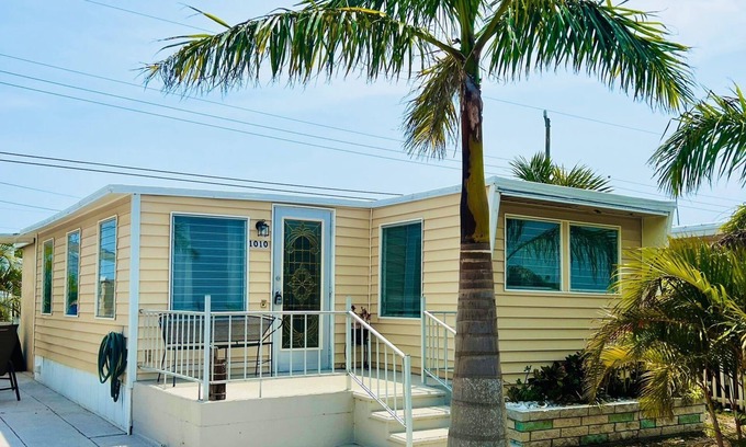 South Bradenton House | Cozy retreat, near some of the best Florida beaches!