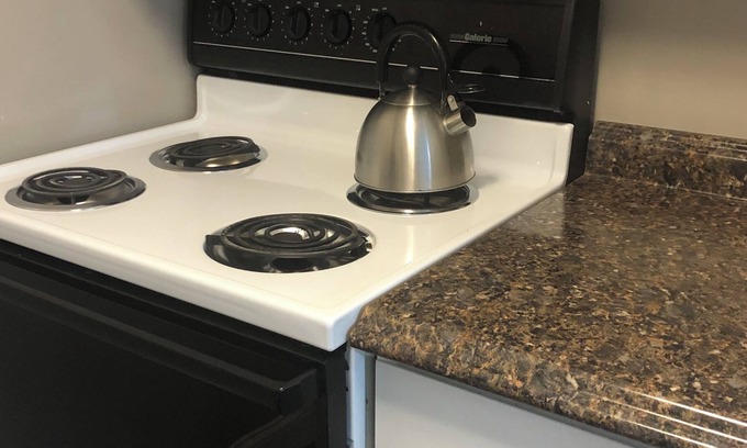 Ottawa Apartment | Cozy retreat quiet close to downtown 2 bedroom can sleep up to four people