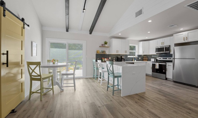 Buda House | Cozy Retreat Sleeps 7, 3BR/2BA, Private - NEW