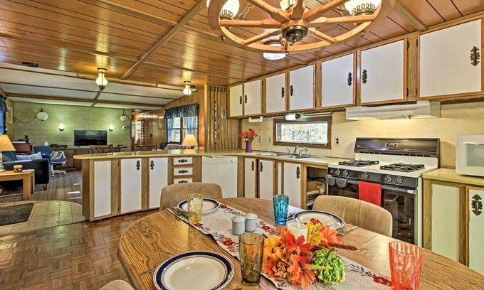 Garrison Cottage | Cozy Retreat w/Fire Pit < 1 Mi to Mille Lacs Lake