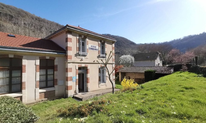 Charraix Cottage | Cozy Riverside Cottage for 6 with Parking in Saint-Julien-des-Chazes