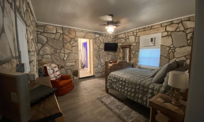 Menard Bed & Breakfast | Cozy Rock Cottage w/awesome bathroom in town (pet friendly)