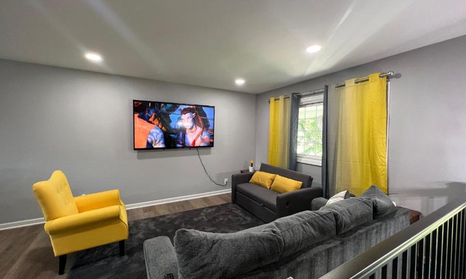 Rockford House | Cozy Rockford Home