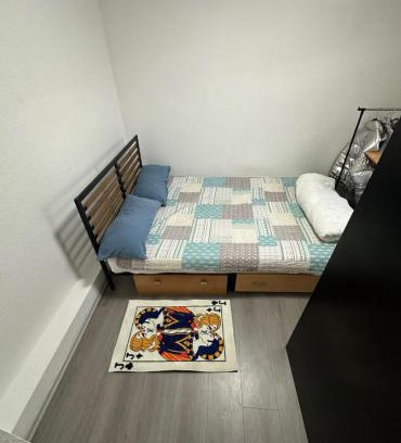 Oberdorla House | Cozy Room in Central Raunheim