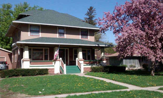 Kasson House | Cozy Room in Historical Home near Mayo Clinic