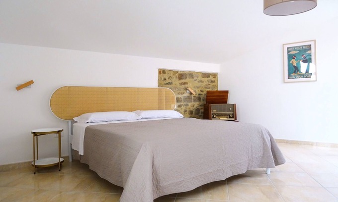 Lustra House | Cozy room on two floors with kitchen and bedroom upstairs.