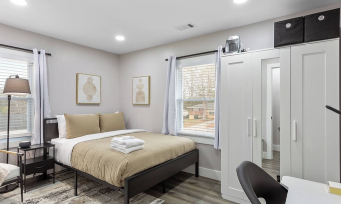 Gresham Park House | Cozy Room │ Vibrant Location │ Stylish Amenities