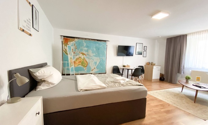 Porta Westfalica Bed & Breakfast | Cozy room with NETFLIX and private bathroom