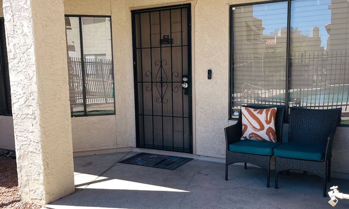 Lake Biltmore Village Condo | Cozy Room with the Lake access and near restaurant