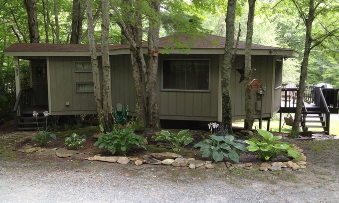 Mill Ridge Cottage | Cozy Round Cottage with Hot Tub – Perfect Mountain Escape!