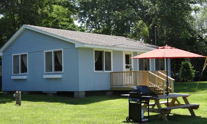 Port Ontario Cabin | Cozy & Rustic "BLUE" Cottage