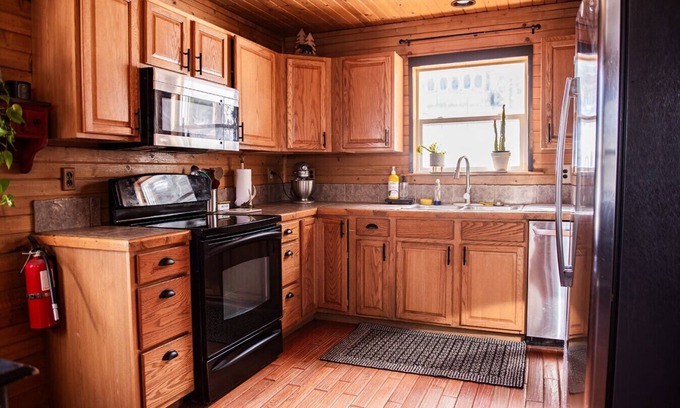 Divide Cabin | Cozy Rustic Cabin 2 bedrooms