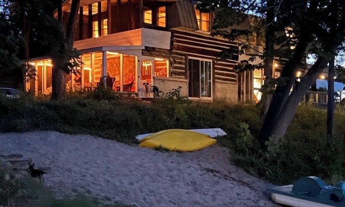Frontenac Cottage | Cozy rustic log cottage with small private beach, 3 fireplaces and lots of space