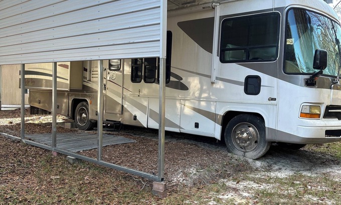 North West Florida House | Cozy RV on 40 acres with AC and Heat star link WiFi near Holmes creek.