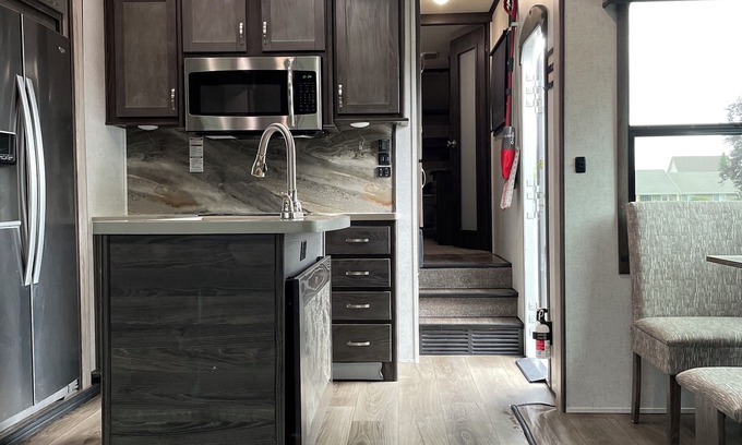South Wenatchee House | Cozy RV with WiFi and AC in charming Wenatchee