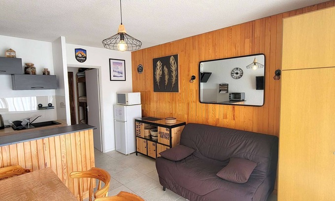 Saint-Michel-de-Chaillol Apartment | Cozy Studio for 4 - Central Location, Ski & Hikes Nearby, Balcony, Parking