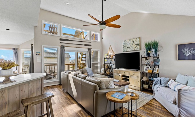 Galveston House | Cozy Seaside Retreat, Hot Tub, Oceanview, 3 Decks, Short Walk to Secluded Beach